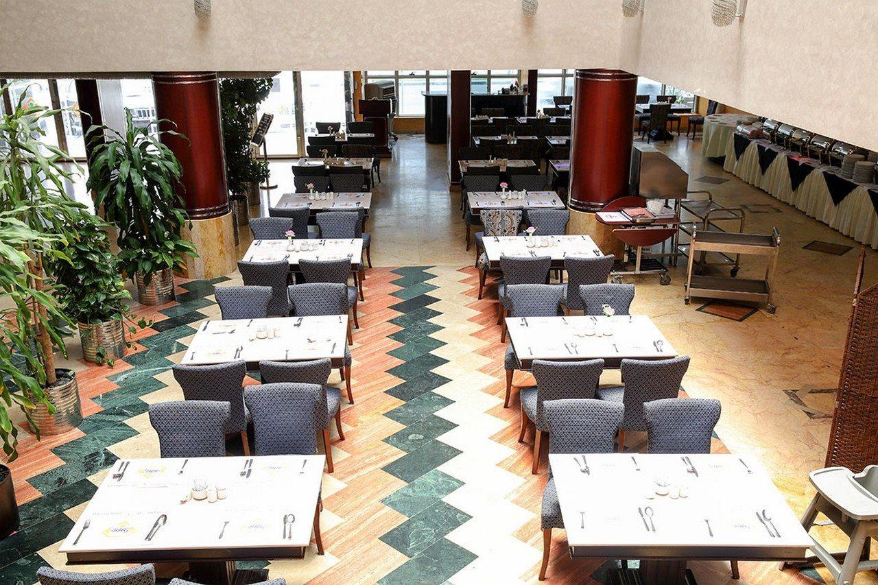 อัล บัสตั้น โฮเต็ล Hotel ชาร์จาห์ ภายนอก รูปภาพ