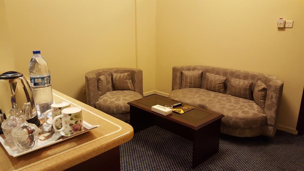 อัล บัสตั้น โฮเต็ล Hotel ชาร์จาห์ ภายนอก รูปภาพ