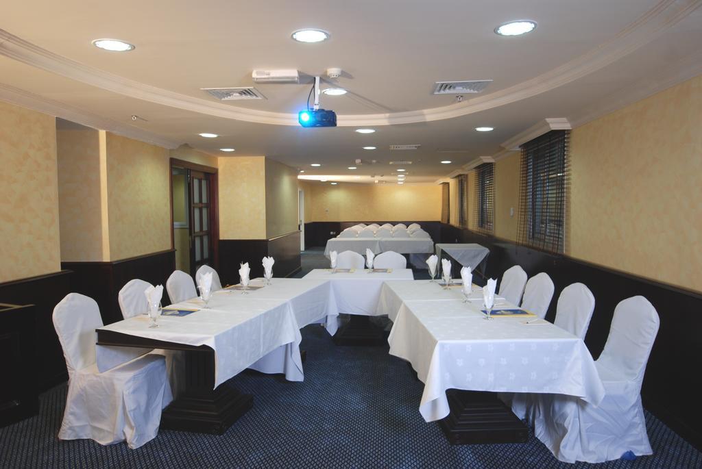 อัล บัสตั้น โฮเต็ล Hotel ชาร์จาห์ ภายนอก รูปภาพ