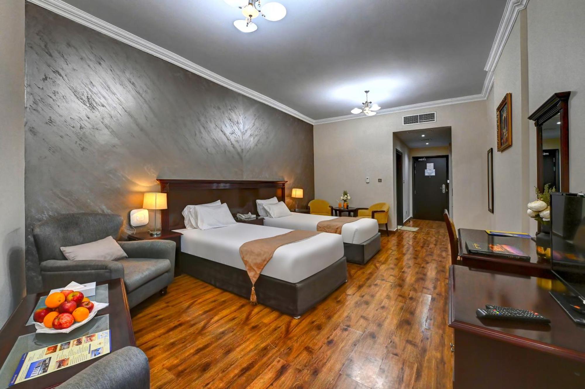 อัล บัสตั้น โฮเต็ล Hotel ชาร์จาห์ ภายนอก รูปภาพ