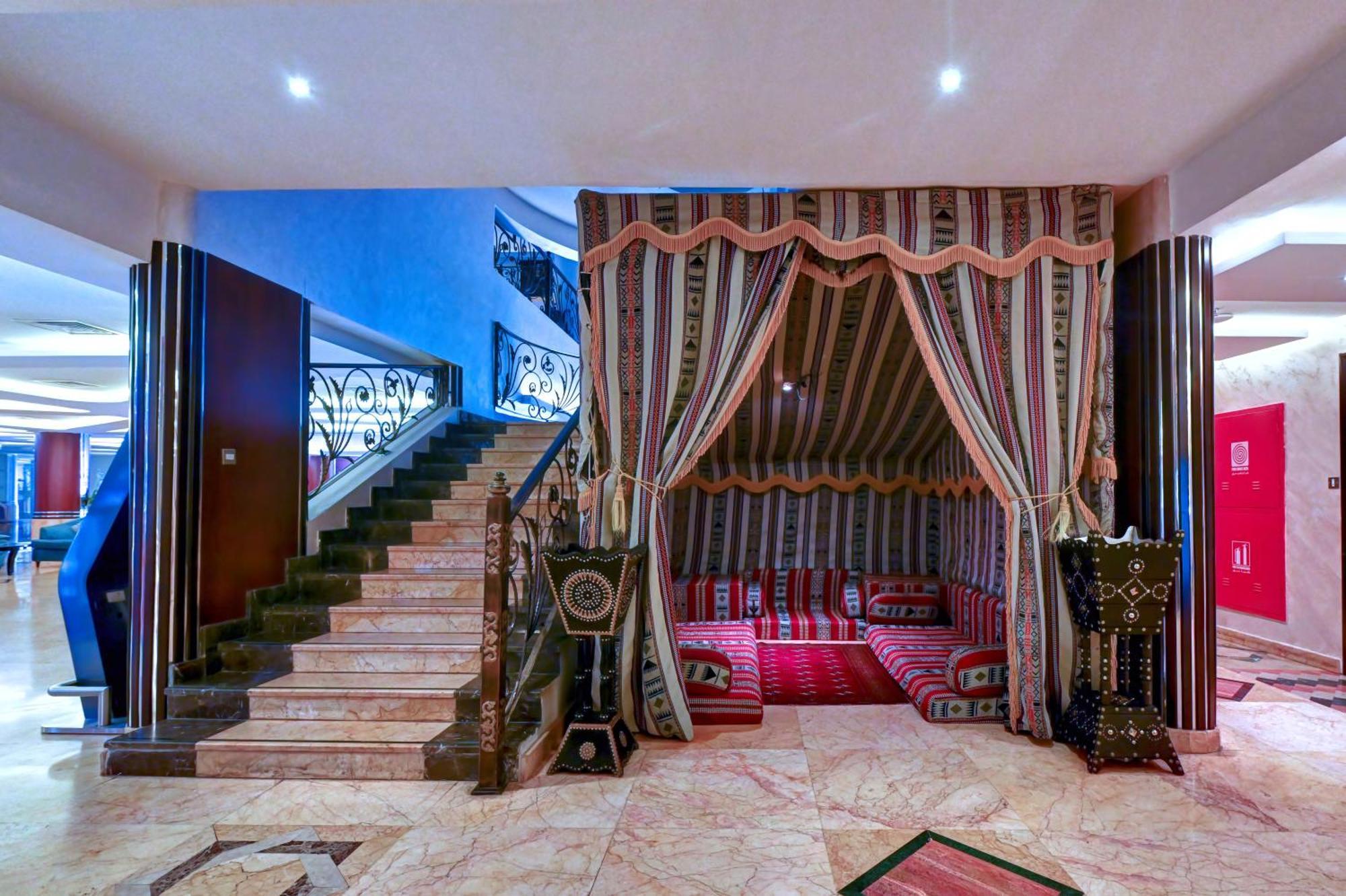 อัล บัสตั้น โฮเต็ล Hotel ชาร์จาห์ ภายนอก รูปภาพ