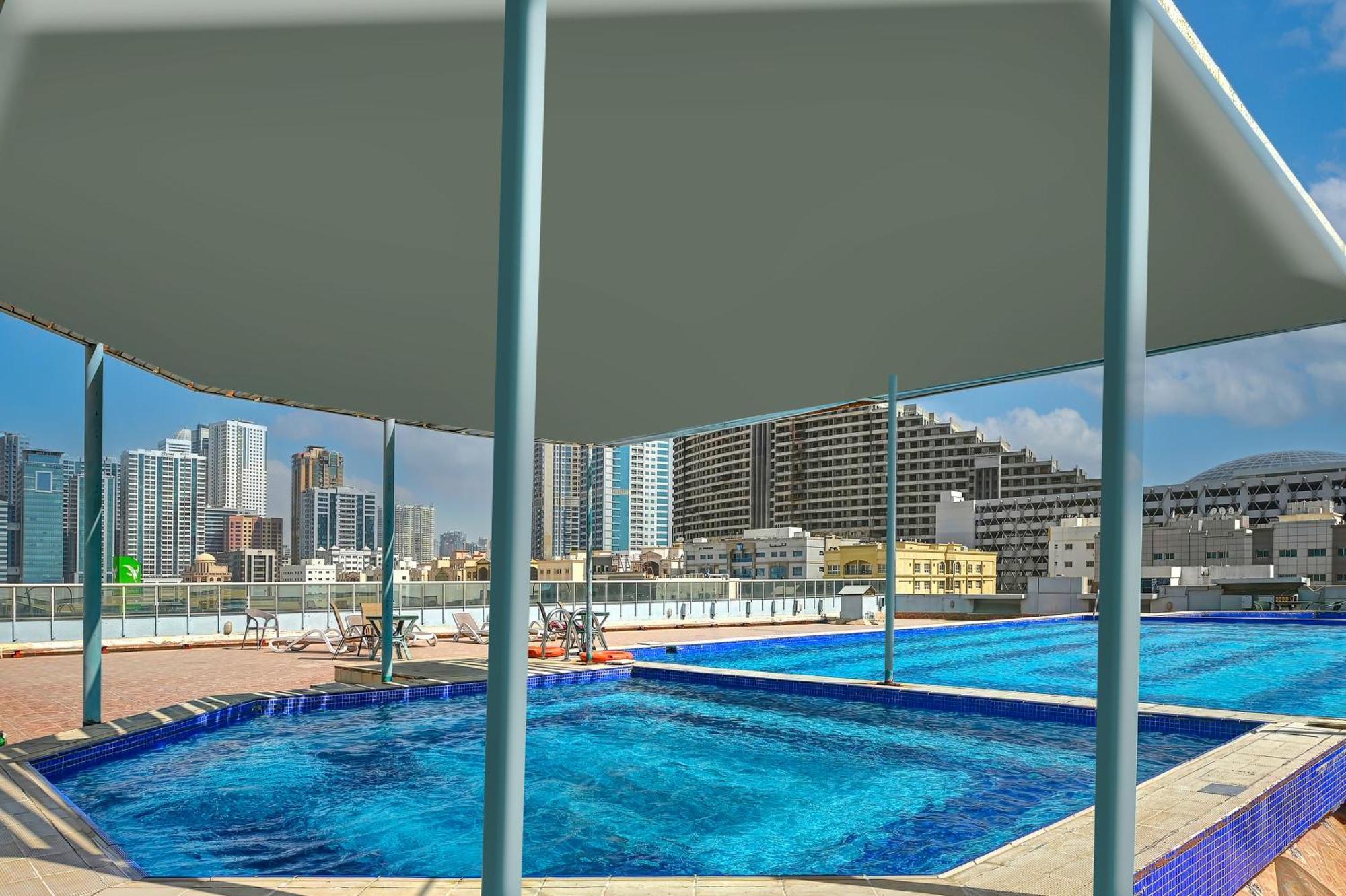อัล บัสตั้น โฮเต็ล Hotel ชาร์จาห์ ภายนอก รูปภาพ