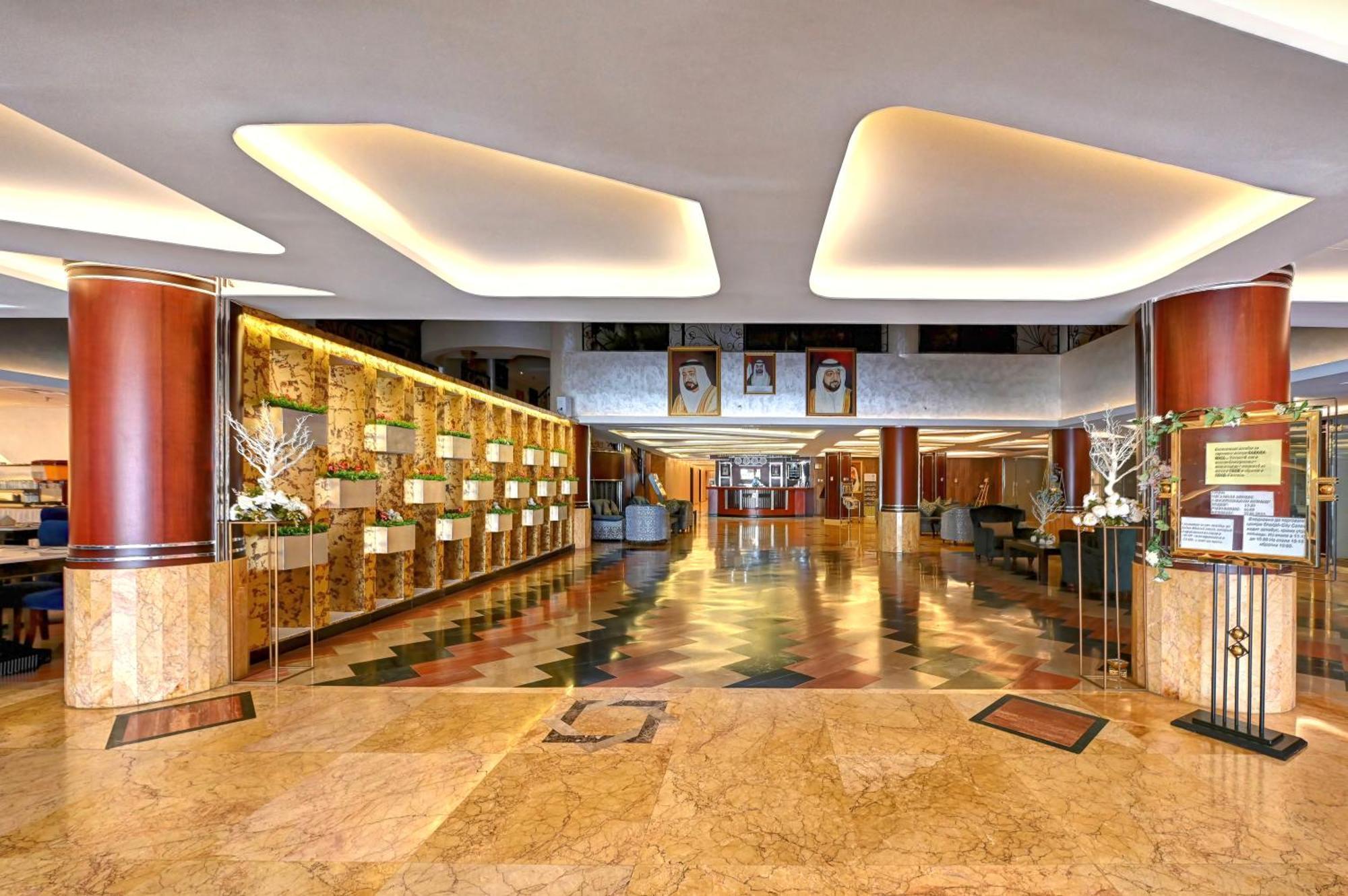 อัล บัสตั้น โฮเต็ล Hotel ชาร์จาห์ ภายนอก รูปภาพ