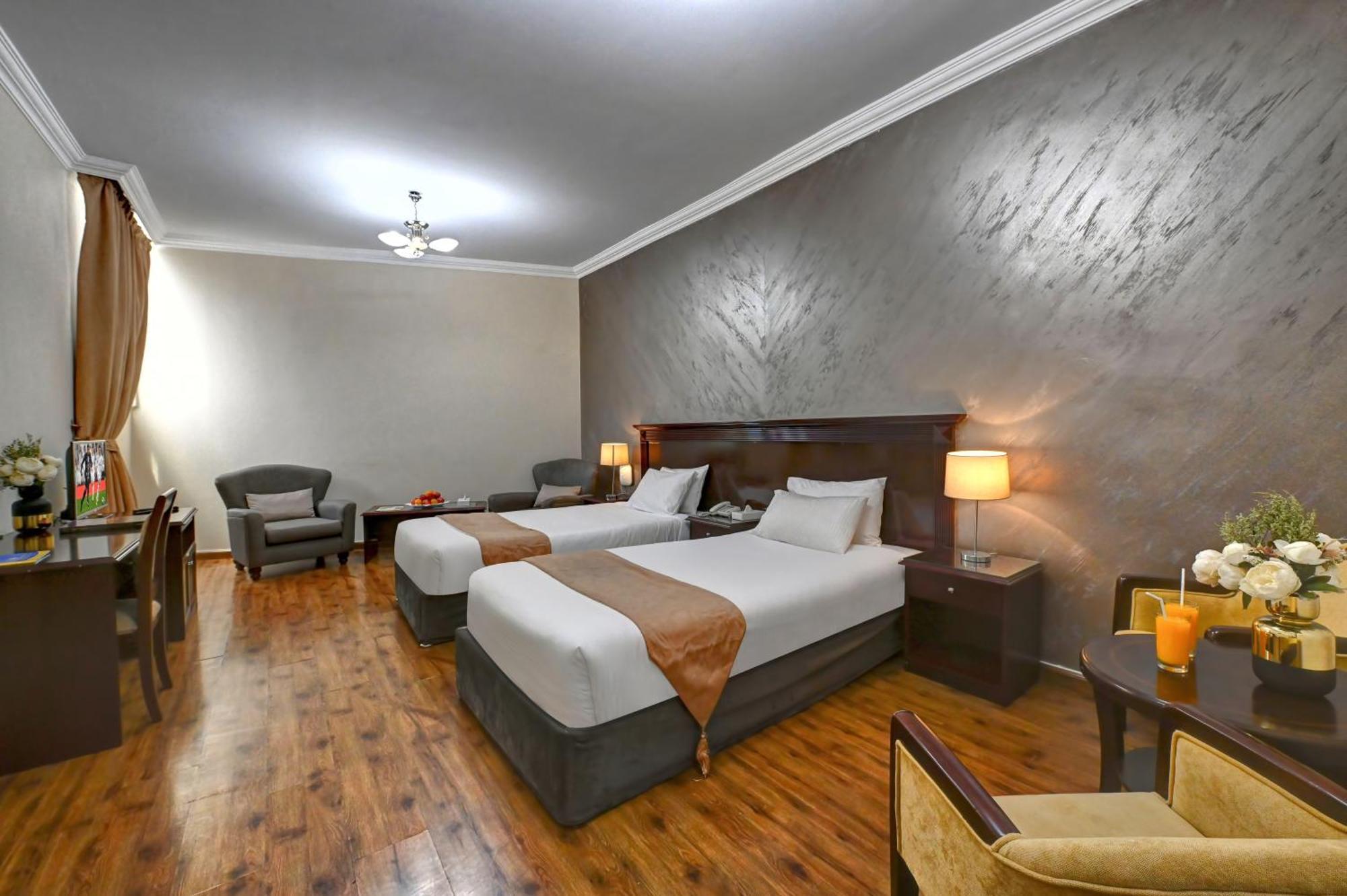 อัล บัสตั้น โฮเต็ล Hotel ชาร์จาห์ ภายนอก รูปภาพ